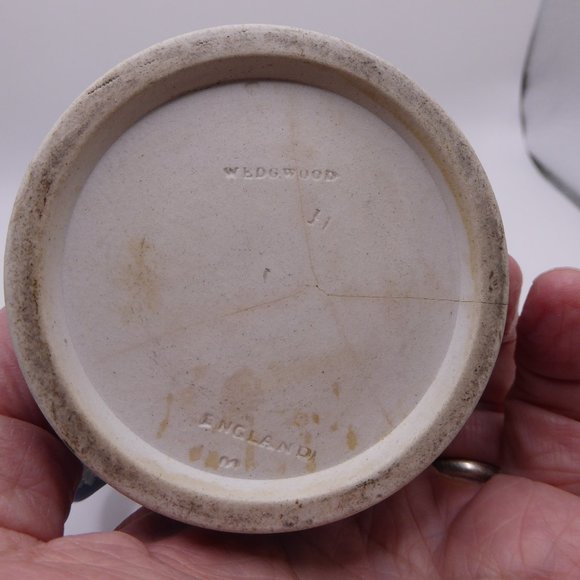 1905 Wedgwood Creamer Dark Blue Jasperware W Issues - See Photos - Picture 14 of 17